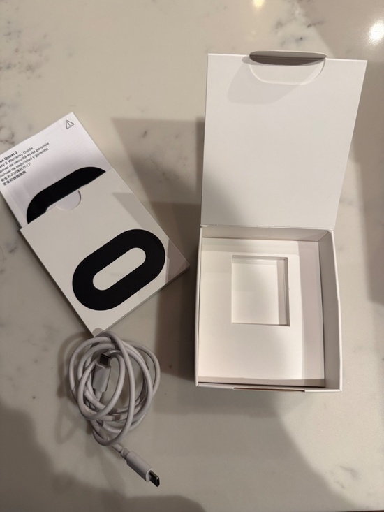 Meta Quest 2 headset - Picture 2 of 9